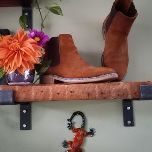 AMAZONA'S CHELSEA BOOT - Women's- SZ 8